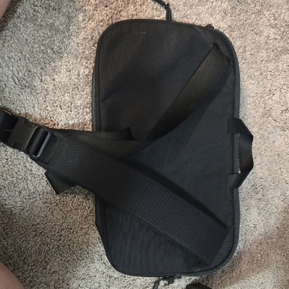 Stylish Black Shoulder Bag 17x11 - Picture 2 of 4